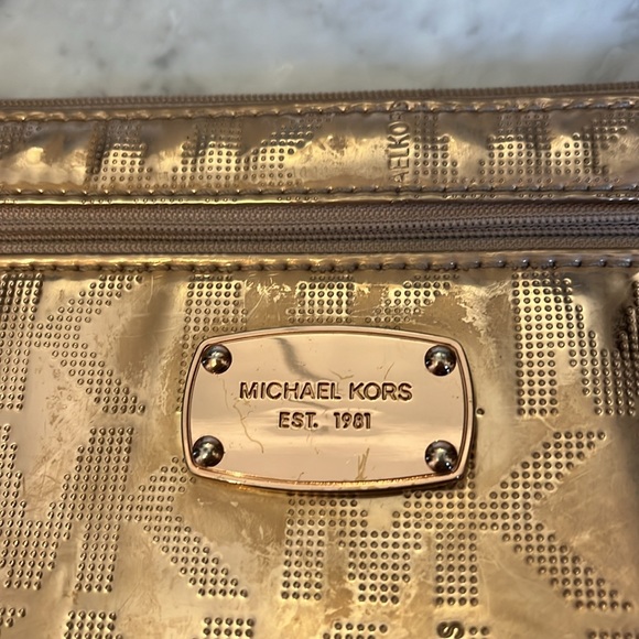 Cute little Michael Kors clutch. - Picture 2 of 6